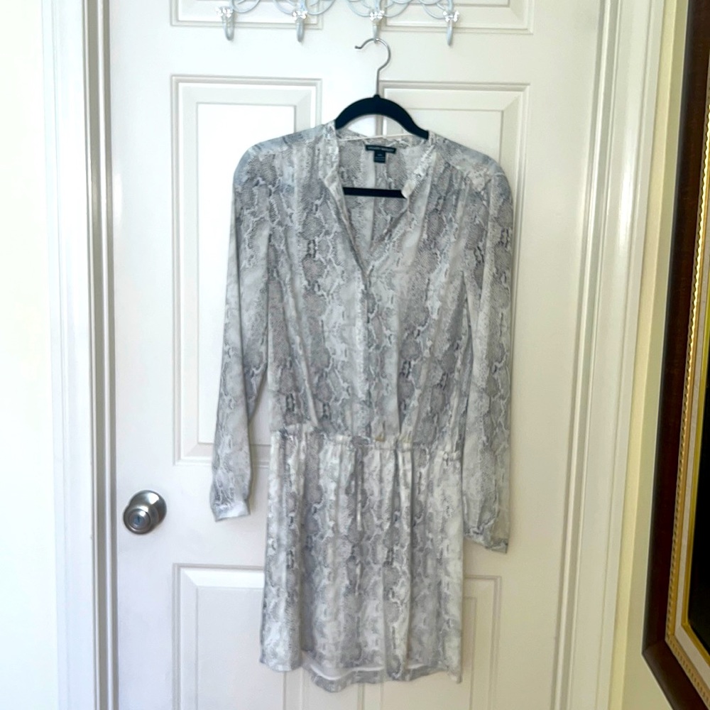 MEDIUM- Gently worn, cute lightweight business casual, dress. Smoke free home.